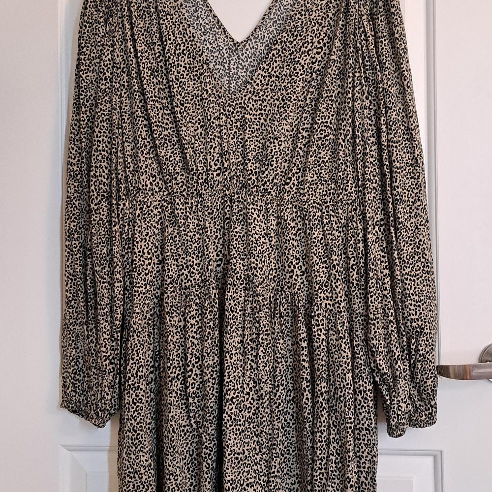 Elegant Black and White Leopard Print Dress